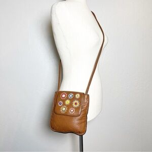 •FOSSIL• Small Beaded Flower Detail Flap Closure Crossbody Bag in Brown‎ Leather